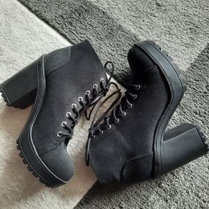 Chunky heeled lace up ankle boots (H&M)